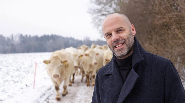 Berns Heimatdichter aus Rijeka: Zlatko «Slädu» Perica kam als Kind aus Kroatien in die Schweiz. In Hollywood reifte er zum Gitarrengott. Aus Gölä machte er einen Star. Heute singt er Hymnen auf Eiger, Mönch und Jungfrau