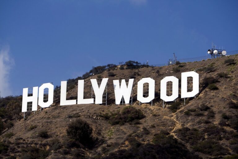 epa03065609 A photo of the Hollywood sign in Hollywood California , USA, 01 November 2007. Two Los Angeles dog walkers made a grisly discovery when they found a severed head underneath the famous..Hollywood sign, the Los Angeles Times reported 18 January 2011. The dogs had begun to play with a plastic bag they found in the brush on Tuesday afternoon when the head rolled out, the daily reported. Police are now looking for a body. The victim was believed to be in his 40s and of Armenian descent. Given the condition of the head, police believe the mad had died recently, though neither the circumstances or cause of death were immediately known. EPA/ANDREW GOMBERT