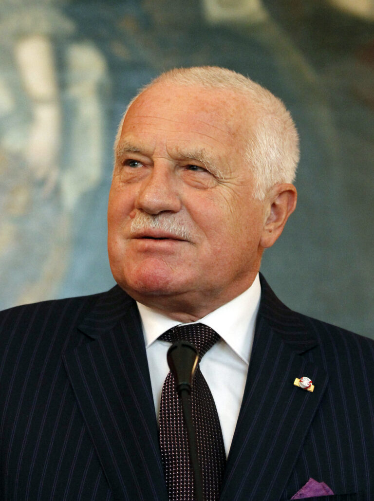 VACLAV KLAUS: Der Westen muss sich endlich entscheiden, wie er die Zukunft der Ukraine sieht. Dabei darf man sich nicht von Emotionen leiten lassen. Es braucht jetzt sofort eine rationale Debatte dieser Frage. Zurück zu Frieden und Vernunft lautet das Gebot der Stunde