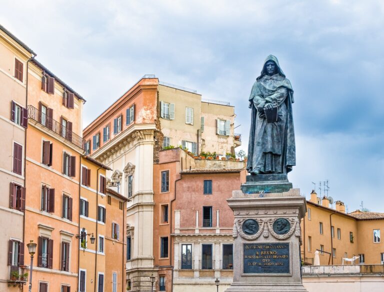 Freiester aller Freidenker: Auf der Suche nach einem Ort, wo Giordano Bruno ungehindert denken, schreiben und veröffentlichen konnte, zog Bruno durch ganz Europa, aber überall wurde er abgelehnt