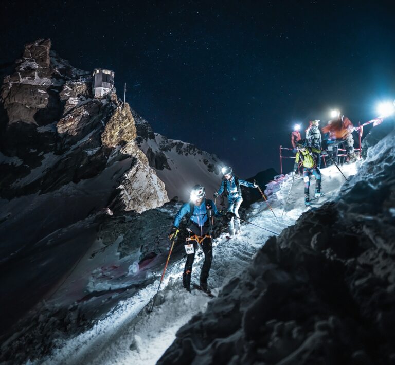 Der härteste Wettkampf der Schweiz: Mit Ski, Fell und Seil über die Alpen. Die Patrouille des Glaciers fasziniert seit achtzig Jahren. Daran ändern auch tragische Ereignisse nichts, wie ich als Sicherheitschef erfahren habe.