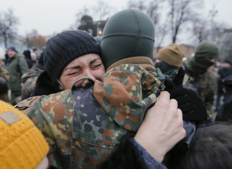 Deserteure gebe es nur auf der russischen Seite, schreiben westliche Medien. Im Gespräch mit ukrainischen Deserteuren zeigt sich aber: Nicht wenige haben Verwandte dort, wo nun die «andere Seite» ist