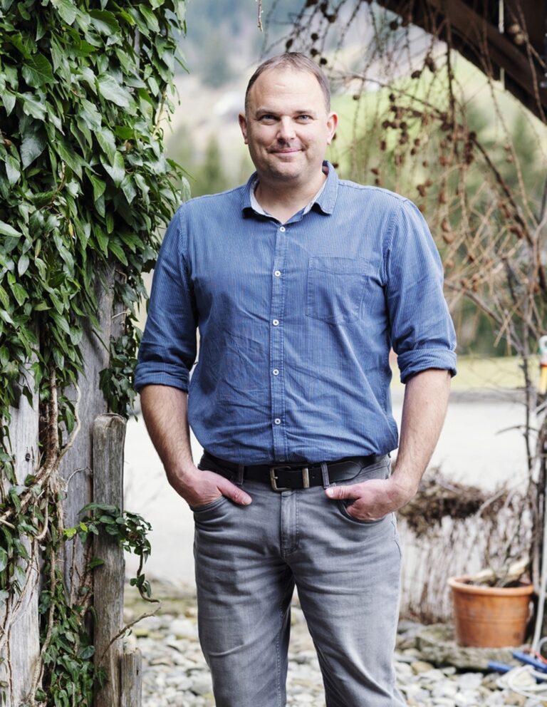 Marcel Dettling, Landwirt aus Oberiberg SZ ist neuer Praesident der SVP, der groessten Partei der Schweiz. Fotografiert am 15.02.2024 bei seinem Zuhause in Oberiberg SZ. (KEYSTONE/Mischa Christen)