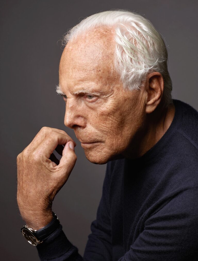 Zärtlich wie eine Umarmung: In der Mitte seines Lebens definierte Giorgio Armani den Anzug neu. Er hat damit die Männer elegant und sich sehr reich gemacht. Jetzt wird er neunzig. Was ist das Geheimnis seines Erfolgs? Arbeit, Arbeit, sprezzatura