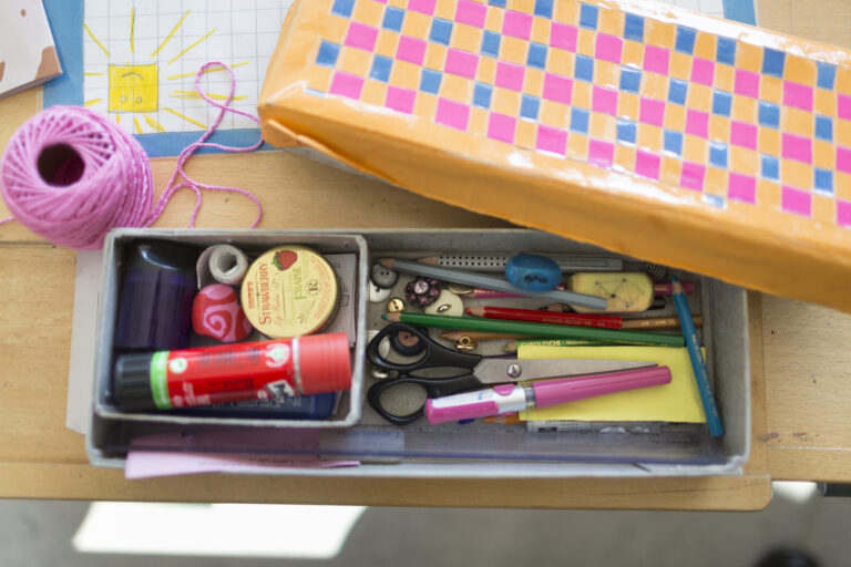 Writing utensils at the day school Bungertwies in Zurich, Switzerland, on March 12, 2015. The school has two kindergartens (1st and 2nd kindergarten year) and six classes of mixed ages (1st to 3rd grade and 4th to 6th grade). The mixed age group system means that the children can study together and learn from each other. (KEYSTONE/Gaetan Bally)