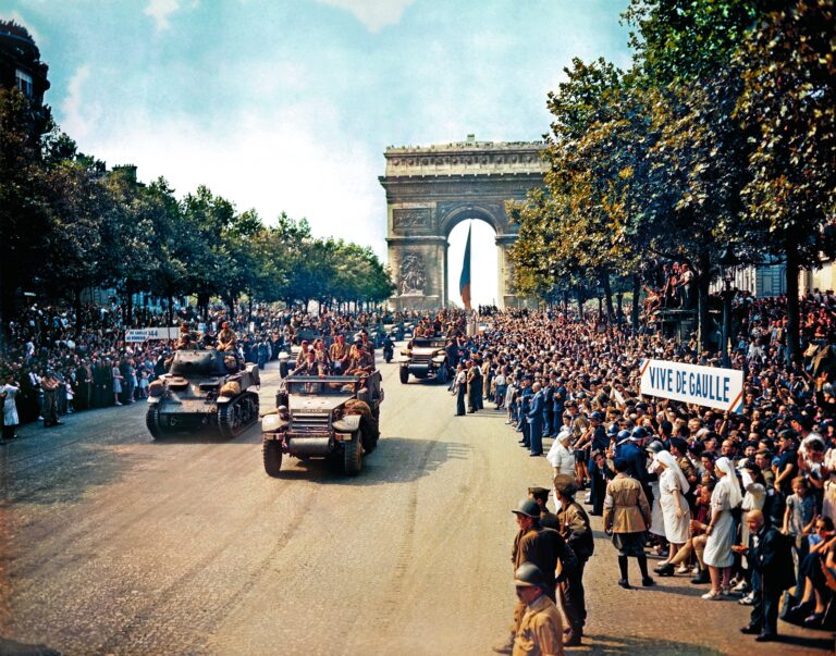 De Gaulles Triumph  im Machtspiel um Paris: Am 25. August 1944 räumten die deutschen Besatzer Frankreichs Hauptstadt. Einen Tag nach der Befreiung nahm der General des Widerstands das Heft in die Hand