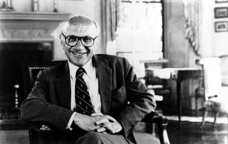 Milton Friedman, 1980. (KEYSTONE/EVERETT COLLECTION/) === , ===