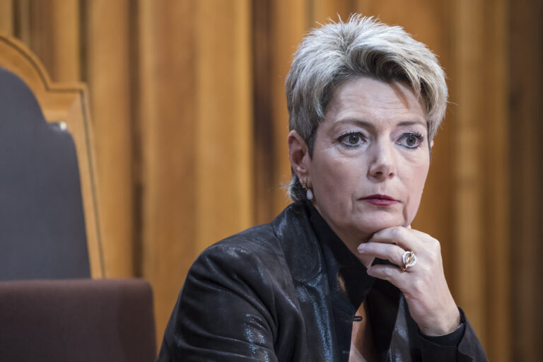 Karin Keller-Sutter, FDP-SG, waehrend der Debatte um die Altersvorsorge an der Wintersession der Eidgenoessischen Raete, am Dienstag, 13. Dezember 2016 im Staenderat in Bern. (KEYSTONE/Alessandro della Valle)