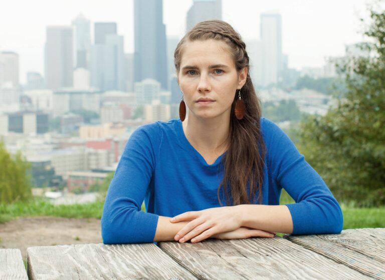 «Ich werde die Hoffnung nicht aufgeben»: Amanda Knox war in einen der spektakulärsten Justizskandale unserer Zeit verwickelt. Die Amerikanerin verbrachte vier Jahre lang unschuldig in einem italienischen Gefängnis. Die Welt kennt sie als Mörderin, die sie nie war. Was hat das aus ihr gemacht?