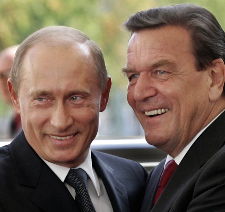 Wladimir Putin und Gerhard Schröder: Amour fou der Weltpolitik