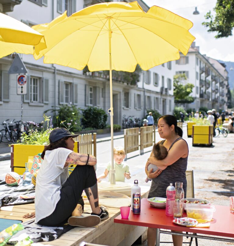 STRASSENSPERRUNG, SPERRUNG, AUTOFREI, VERKEHRSBERUHIGUNG,