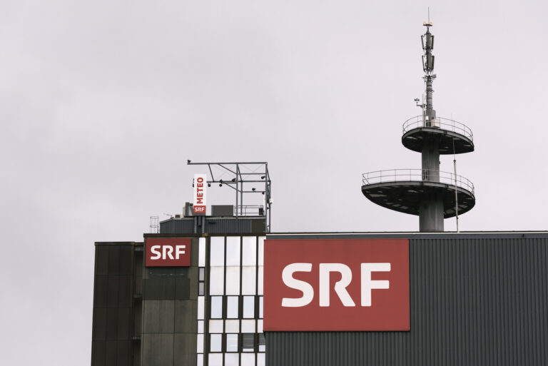 View on the roof of the building of the Swiss Radio and Television SRF with the broadcasting station of the television program «Meteo Schweiz», in the former industrial area Leutschenbach, pictured in Zurich, Switzerland, on January 17, 2018. (KEYSTONE/Christian Beutler)

Blick auf das Dach des Gebaeudes des Schweizer Radios und Fernsehens SRF mit der Sendestation von «Meteo Schweiz», im ehemaligen Industriegebiet Leutschenbach, aufgenommen am 17. Januar 2018 in Zuerich. (KEYSTONE/Christian Beutler)