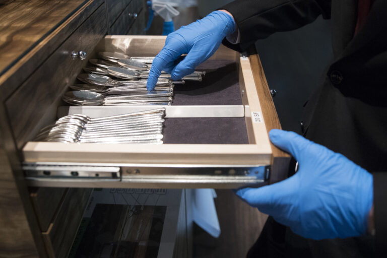 A student counts the cutlery in the restaurant, pictured at the hospitality management school Ecole Hoteliere de Lausanne in Lausanne, Canton of Vaud, Switzerland, on May 18, 2017. Founded in 1893, the hospitality management school offers management training for the catering and hotel industry. (KEYSTONE/Peter Klaunzer) 

Ein Student zaehlt das Besteck im Restaurant, aufgenommen am 18. Mai 2017 an der Hotelfachschule Ecole Hoteliere de Lausanne in Lausanne. Die 1893 gegruendete Hotelfachschule bietet eine Managementausbildung im Gastgewerbe an. (KEYSTONE/Peter Klaunzer)