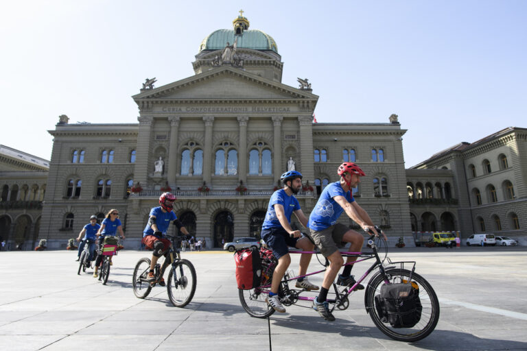 Nachhaltigkeitskiller Velo: Viele glauben, dass ÖV und Fahrrad die Gesellschaft weniger belasten als das Auto. Tatsächlich ist es genau umgekehrt