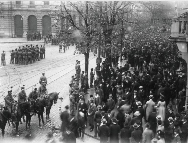 Public domain mark / Baugeschichtliches Archiv, falls bekannt bitte FotografIn angeben