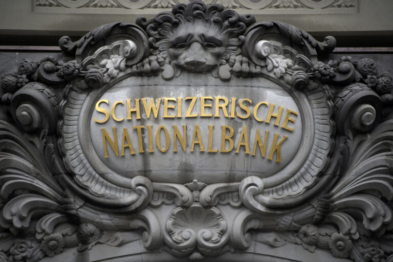 The facade of the Swiss National Bank SNB pictured at the Bundesplatz, one day prior to the semi-annual press conference of the Swiss National Bank (SNB BNS), in Bern, Switzerland, Wednesday, June 17, 2020. (KEYSTONE/Anthony Anex)