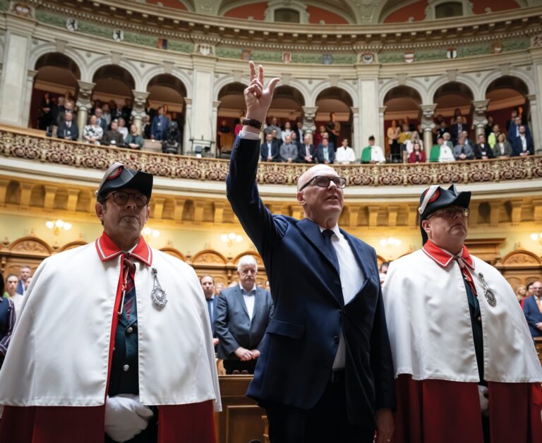 Die negative Selektion: In der Geopolitik gilt das Recht des Stärkeren. Das Schweizer Parlament macht mit Martin Pfister den schwächeren der beiden Kandidaten zum neuen Mitte-Bundesrat