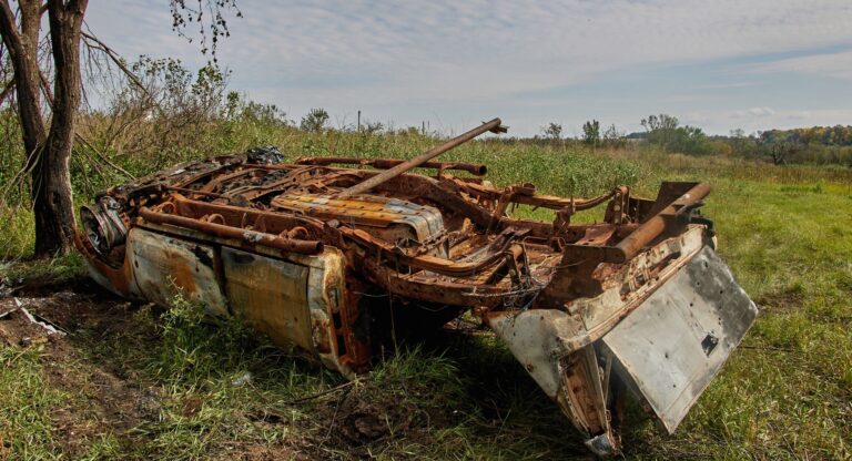 Members of the Ukrainian military search for bodies at the position where Ukrainian soldiers were stationed in the Kharkiv region