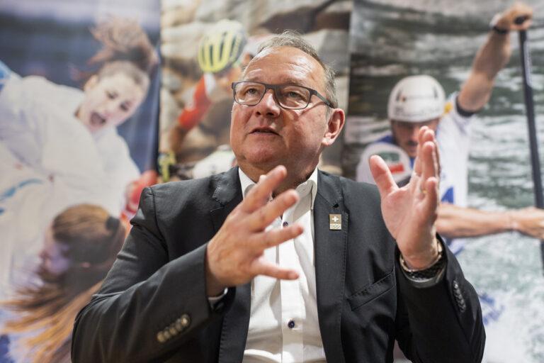 Juerg Stahl, Praesident von Swiss Olympic, spricht ueber die Aussichten des Schweizer Olympiateams an den Olympischen Sommerspielen Tokyo 2020, am Montag, 5. Juli 2021 in Ittigen bei Bern. Die wegen der Pandemie um das Coronavirus verschobenen Spiele werden vom 23. Juli bis zum 8. August stattfinden. (KEYSTONE/Alessandro della Valle)