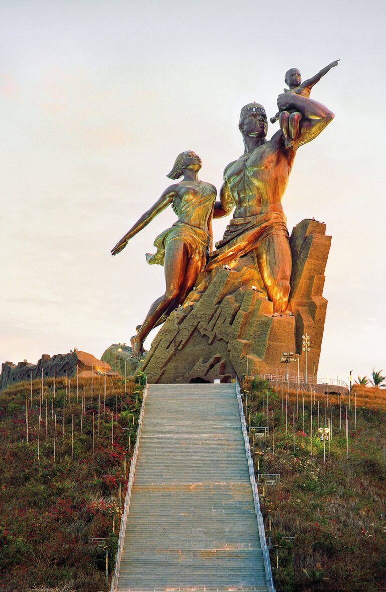 Nordkorea in Afrika: Eine nordkoreanische Firma beliefert afrikanische Staaten mit gigantischen Statuen, Monumenten und Grossbauten. Bei der Bevölkerung kommt das gut an