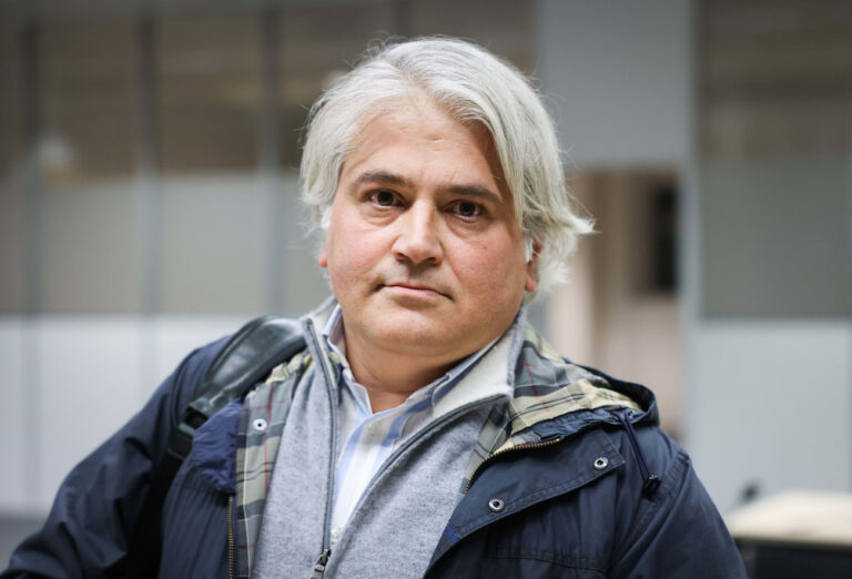 25 January 2022, Schleswig-Holstein, Itzehoe: Mehmet Daimagüler, lawyer for the Nebenklage, stands in the courtroom after one day of proceedings in the trial of a former secretary at the Stutthof concentration camp. Photo: Christian Charisius/dpa/Pool/dpa (KEYSTONE/DPA/Christian Charisius)