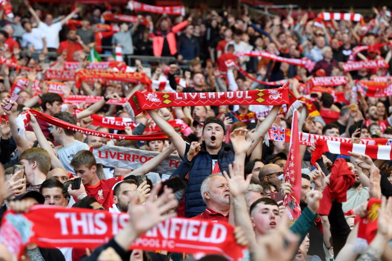 Songs für die Ewigkeit: Wie der Knaller «You’ll Never Walk Alone» aus dem Musical-Feld nach Interpretationen von Elvis und Sinatra in die Fussballstadien kam