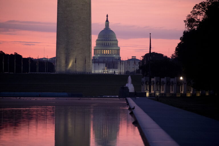 epa09960120 The sun rises at the Lincoln Memorial Reflecting Pool, with the Washington Monument and United States Capitol Building visible on the National Mall in Washington, DC, USA, 20 May 2022. The United States capital will experience the first days at 90 degrees Fahrenheit (32.22 Celsius) or higher since 2021, with potentially record-breaking heat in the upper 90s Fahrenheit on 21 May. EPA/MICHAEL REYNOLDS