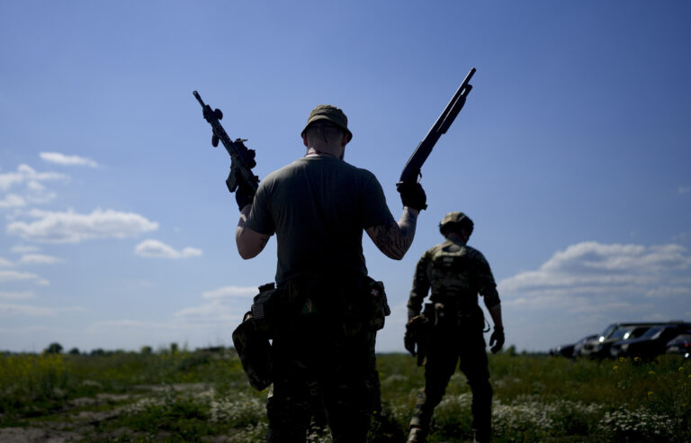 Wo Neonazis kämpfen: Im Ukraine-Krieg sind auch Rechtsextremisten aktiv – und zwar auf beiden Seiten der Front