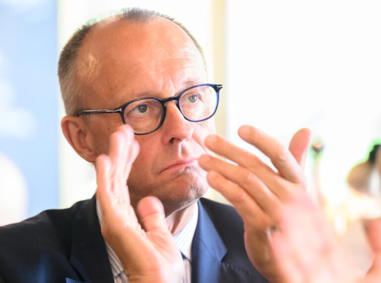 09 June 2022, Saxony, Dresden: Friedrich Merz, CDU federal chairman, applauds at an election event of the CDU Saxony and the CDU Dresden for the mayor election in a beer restaurant. The mayor of the city of Dresden has been in office since 2015. He ran as a non-partisan candidate for re-election and is also supported by the CDU. Photo: Robert Michael/dpa (KEYSTONE/DPA/Robert Michael)