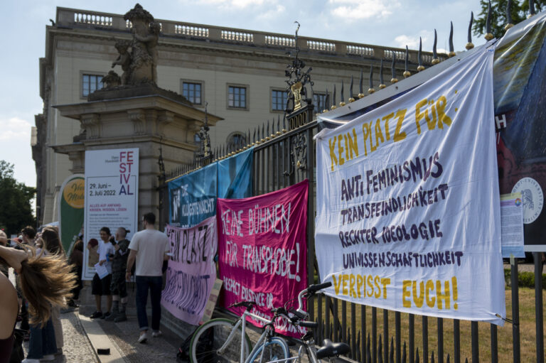 Berliner Humboldt-Universität cancelt Vortrag über Zweigeschlechtlichkeit: Darwins Evolutionslehre ist auf dem Scheiterhaufen der Gender-Religion angekommen