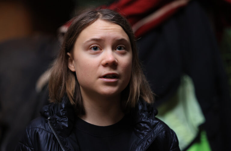 14.01.2023, Nordrhein-Westfalen, Erkelenz: Die Klimaaktivistin Greta Thunberg spricht bei einem Interview mit der Deutschen Presse-Agentur dpa. Thunberg wird an der Demonstration von Klimaaktivisten bei Lützerath unter dem Motto 