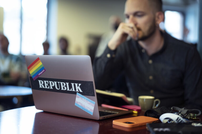 Online-Magazin «Republik» steht vor dem Abgrund: Das Portal hat Details über seine katastrophale Situation enthüllt. Die Verbliebenen versuchen, das Ruder noch herumzureissen