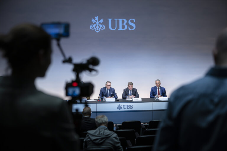 Hurrikan gegen die UBS: Die neue Schweizer Superbank mit Staatsgarantie ist für die USA ein perfektes Erpressungsopfer. Der Bundesrat darf sich diesmal nicht übertölpeln lassen