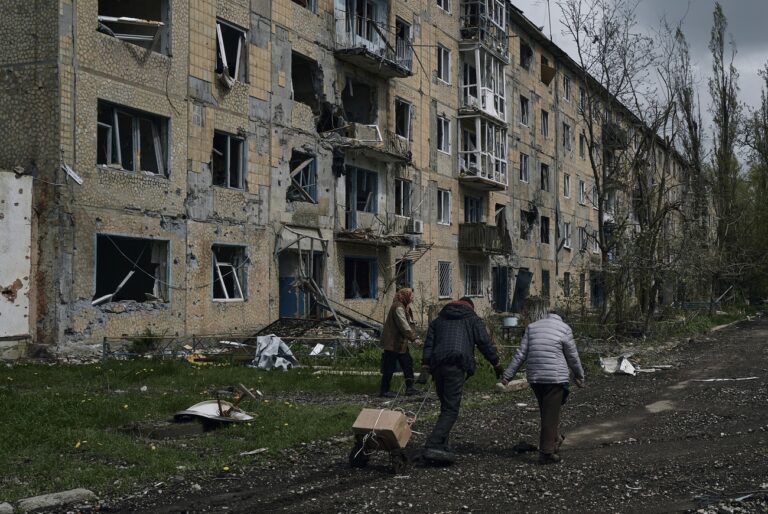 Awdijiwka am Ende: Die letzte stark befestigte Bastion der Ukrainer in Donezk steht kurz vor dem Fall – Bachmut wiederholt sich. Ukrainische Soldaten werden aus politischem Kalkül verheizt