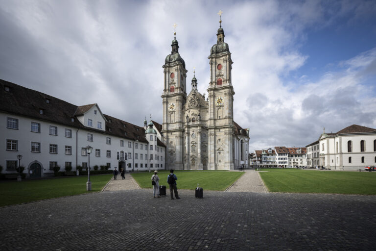 Ich bin dafür, dass jeder, der sexuellen Missbrauch an einem Kind begangen hat, auf alle Ewigkeit in der Hölle schmort. Aber den neuen Totalangriff auf die katholische Kirche finde ich problematisch