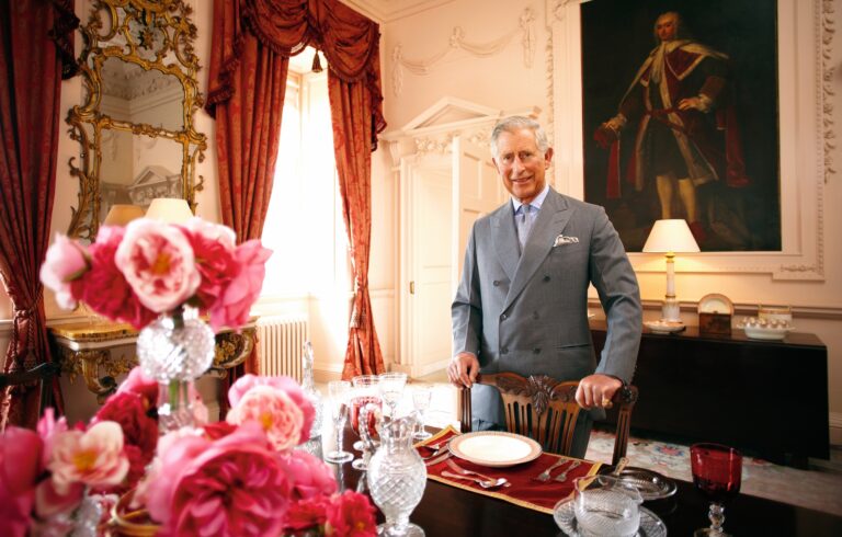 Ein Reich in bester Verfassung: König Charles III. ist seit fünfzehn Jahren Herr von Dumfries House. Er hat den vereinsamten Landsitz im Südwesten Schottlands aufwendig renoviert. Heute dient ihm das prächtige Anwesen zur Ausstellung seiner Einstellungen, wie ein Besuch zeigt