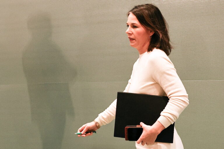 epa11038382 German Foreign Minister Annalena Baerbock arrives for the weekly cabinet meeting of the German government at the Chancellery, in Berlin, Germany, 20 December 2023. EPA/Filip Singer