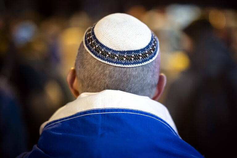 Wir brauchen Bürgerwehren: Die Schweiz lässt Juden im Kampf gegen linksextreme und muslimische Faschisten allein. Gegen diese Art von Antisemitismus reicht verbaler Widerstand nicht