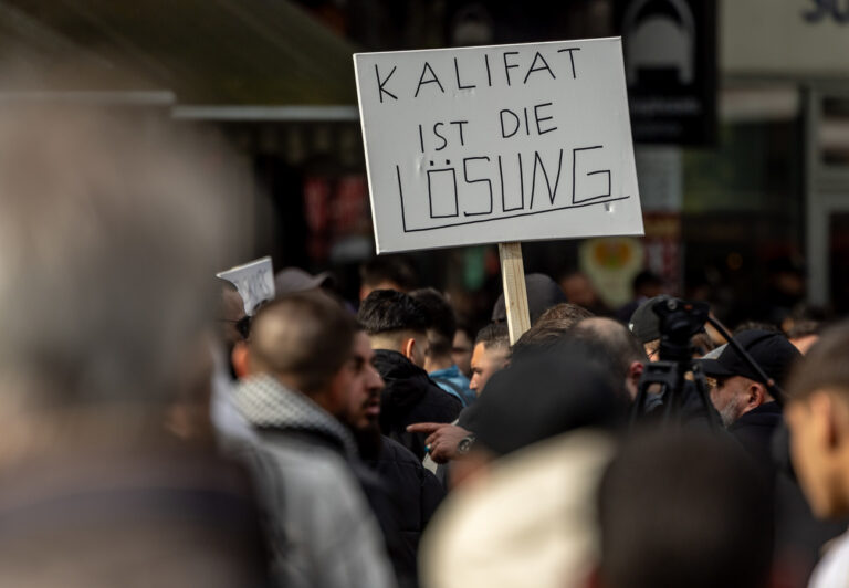 Kalifat und Demokratie: Liesse sich ein muslimischer Gottesstaat per Volksinitiative einführen? Der Bundesrat verweigert eine klare Antwort