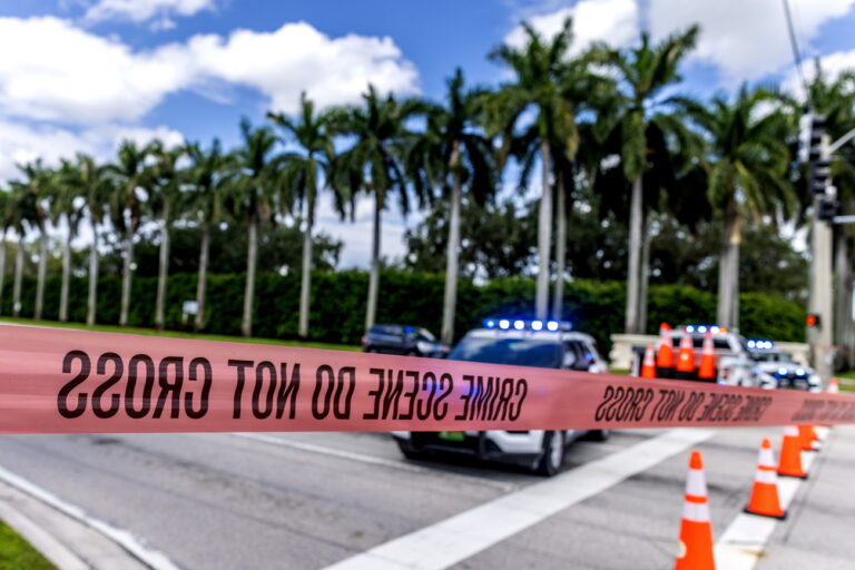 epa11608557 Palm Beach Sheriff officers guard the rear entrance of the Trump International Golf Club in West Palm Beach, Florida, USA, 16 September 2024. According to the FBI, they are following an investigation of what appears to be an attempted assassination of former president Donald Trump. Palm Beach County Sheriff Ric Bradshaw said the US Secret Service agents find a man pointing an AK-style rifle with a scope into the club as Trump was on the course. EPA/CRISTOBAL HERRERA-ULASHKEVICH