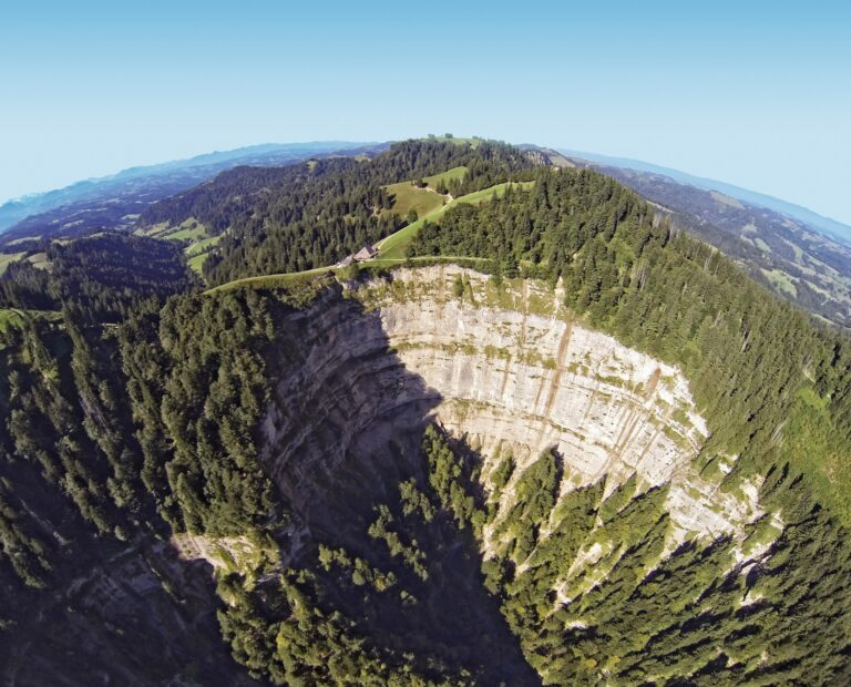 Sisyphos im Enziloch: Zwischen dem in der «Odyssee» erzählten bekannten Mythos von Sisyphos und einer Sage des Luzerner Hinterlandes bestehen überraschende Parallelen