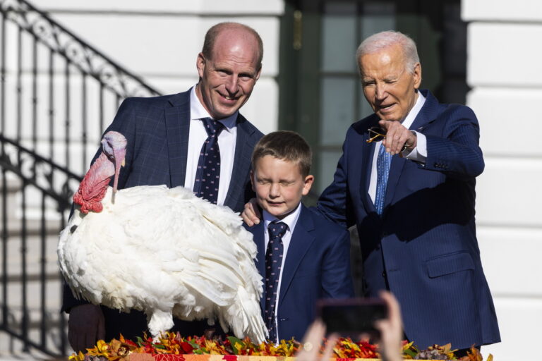 Rückzug der Demokraten: Warum eine Reihe gutbetuchter Spender die Thanksgiving-Einladung des US-Präsidenten Joe Biden ignorierte und die Veranstaltung als «Verliererparty» bezeichnete