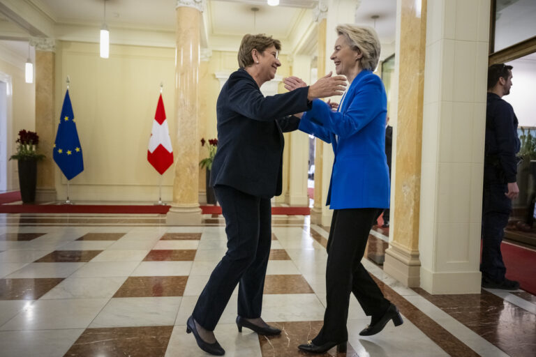 ALTERNATE CROP OF AXN-259:EU485 --- Swiss Federal President Viola Amherd, left, welcomes European Commission President Ursula von der Leyen, right, before a bilateral meeting on Friday, December 20, 2024 in Bern, Switzerland. Van der Leyen pays an official visit to Switzerland to formally mark the conclusion of the negotiations between the EU and Switzerland. (KEYSTONE/POOL/Alessandro della Valle)