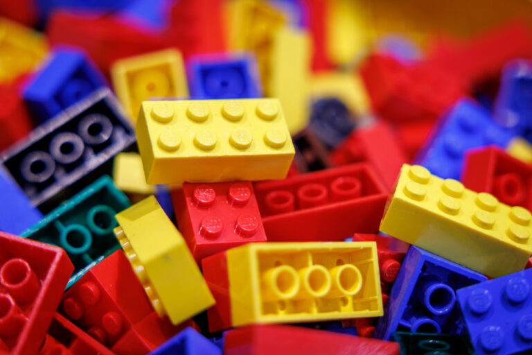 Zeitgeist als Satire: Londoner Wissenschaftsmuseum warnt vor Anti-LGBT-Legos