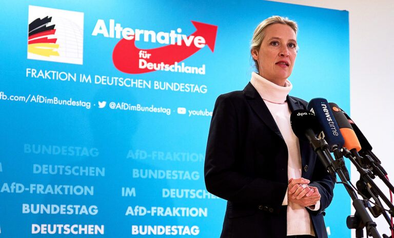 ARCHIV - 13.02.2025, Berlin: Alice Weidel, Bundesvorsitzende und Kanzlerkandidatin der AfD, gibt ein Statement nach dem mutmaßlichen Anschlag in München. (zu dpa: «Weidel: Landkind mit Milchkanne am Lenker») Foto: Michael Ukas/dpa +++ dpa-Bildfunk +++ (KEYSTONE/DPA/Michael Ukas)