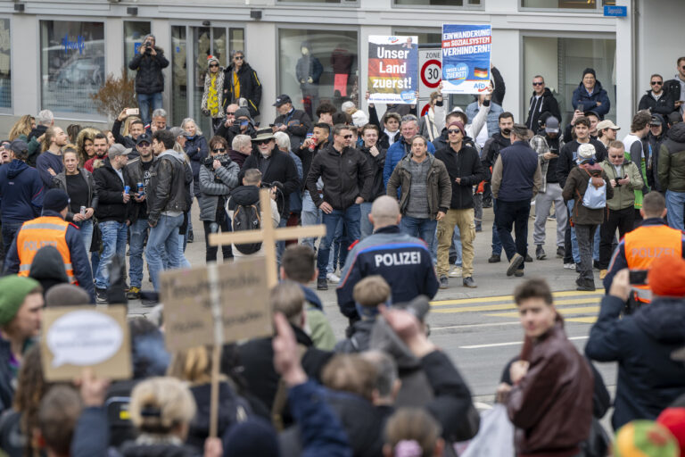 Demo gegen Weidel: Linksaktivisten machen in Einsiedeln Stimmung gegen die AfD-Chefin. Viele Einwohner des Klosterdorfs solidarisierten sich mit der prominenten Mitbewohnerin