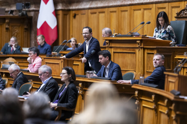 Balthasar Glaettli, GP-ZH, Mitte, spricht zur Debatte um eine Erklaerung zum Vorgehen des Bundesrats in der europaeischen Sicherheitspolitik, an der Fruehjahrssession der Eidgenoessischen Raete, am Donnerstag, 6. Maerz 2025 im Nationalrat in Bern. (KEYSTONE/Alessandro della Valle)