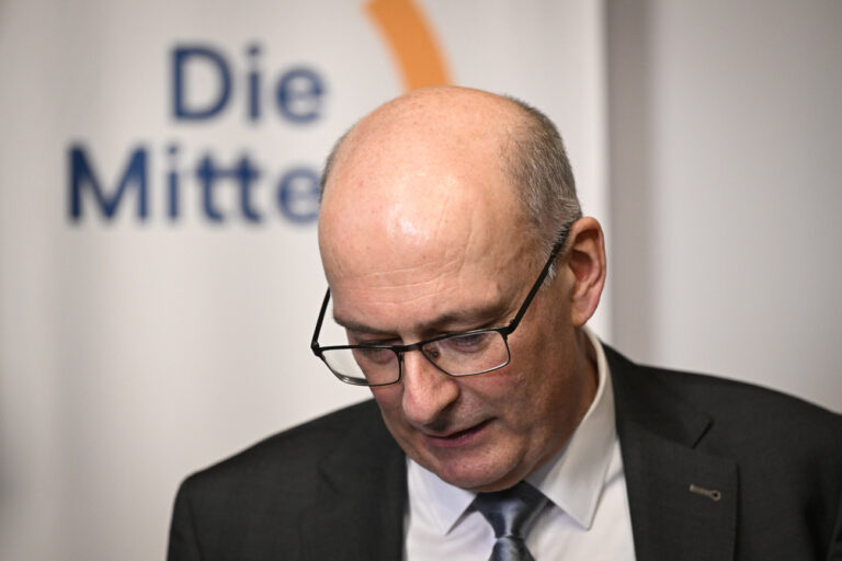 Der nicht gewaehlte Bundesratskandidat Markus Ritter, Nationalrat, Mitte-SG, spricht bei einer Point de presse nach der Ersatzwahl in den Bundesrat durch die Vereinigte Bundesversammlung, am Mittwoch, 12. Maerz 2025 in Bern. (KEYSTONE/Anthony Anex)