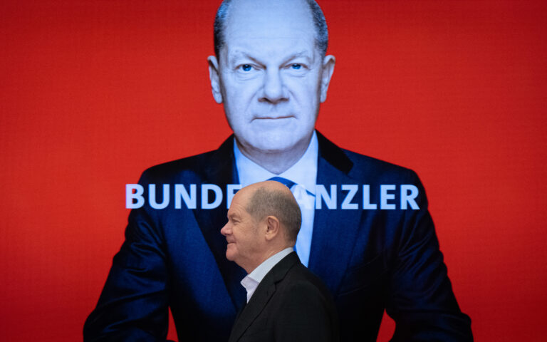 20.01.2025, Hessen, Frankfurt/Main: Bundeskanzler Olaf Scholz (SPD) kommt zu einer Wahlkampfveranstaltung der SPD ins Haus am Dom. Foto: Boris Roessler/dpa +++ dpa-Bildfunk +++ (KEYSTONE/DPA/Boris Roessler)